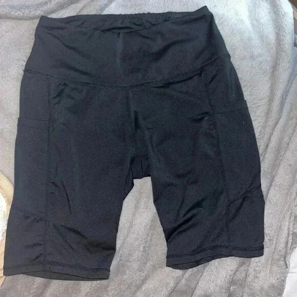 Biker shorts with pockets size small Amazon - Picture 1 of 5